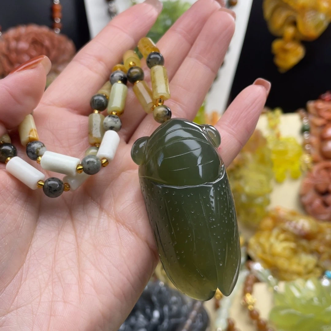 未镶嵌蛇纹石玉颈饰