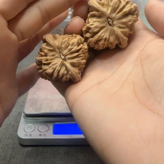 文玩核桃吊坠W**e核桃