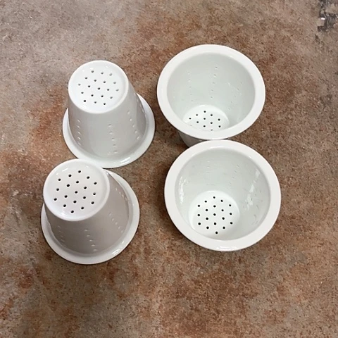 微瑕，不能明火，口径8厘米，高度8，4个茶漏