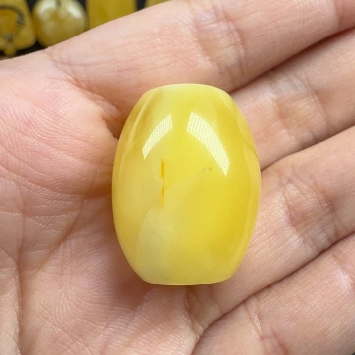蜜蜡未镶嵌珠宝奇石
