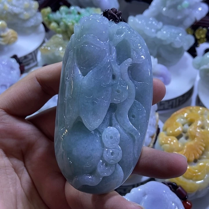翡翠未镶嵌把件一鸣惊人