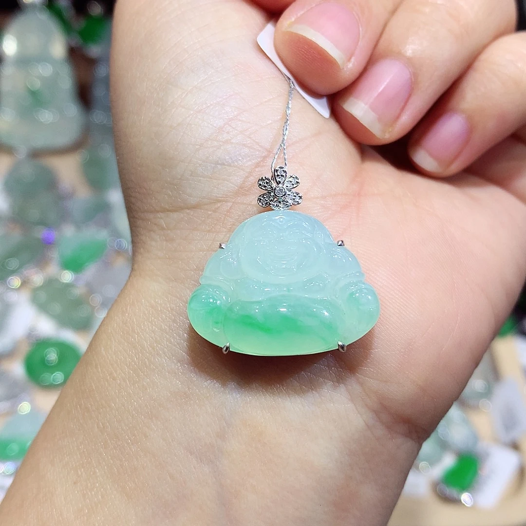 翡翠18K金镶嵌颈饰佛