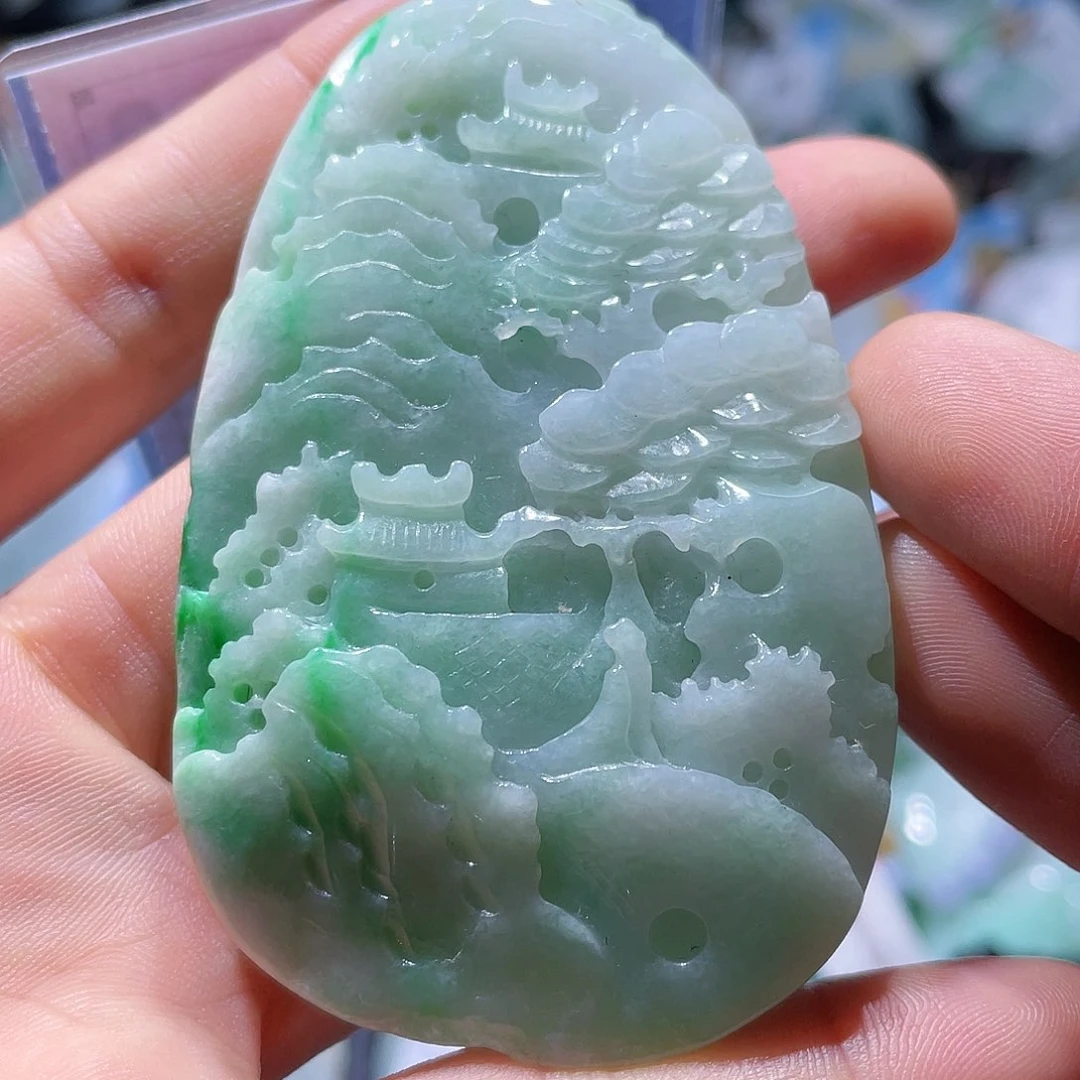 翡翠未镶嵌颈饰一个