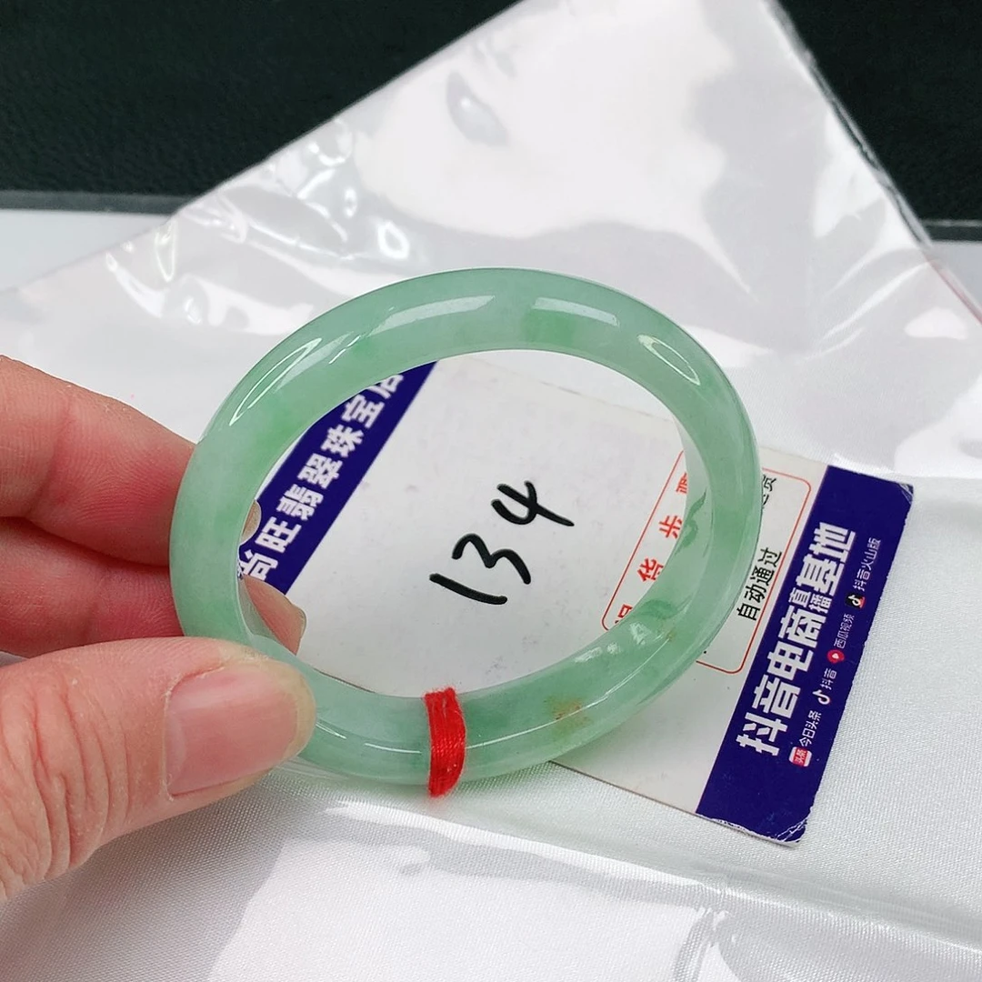 翡翠手镯未镶嵌翡翠