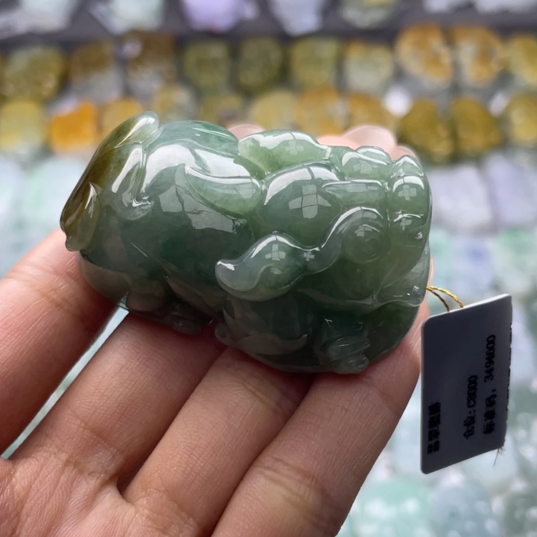 翡翠未镶嵌颈饰貔貅