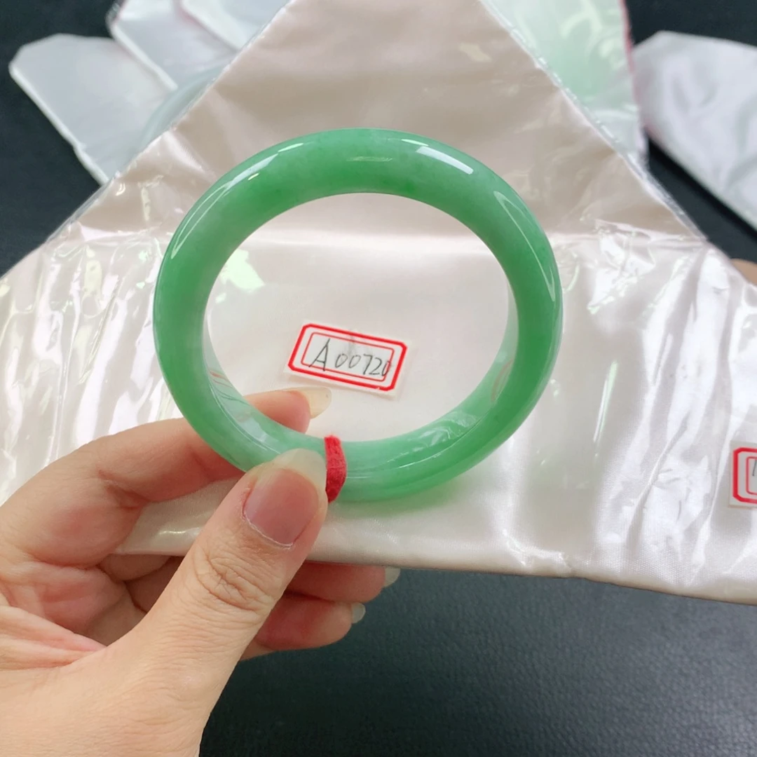 翡翠未镶嵌手镯03