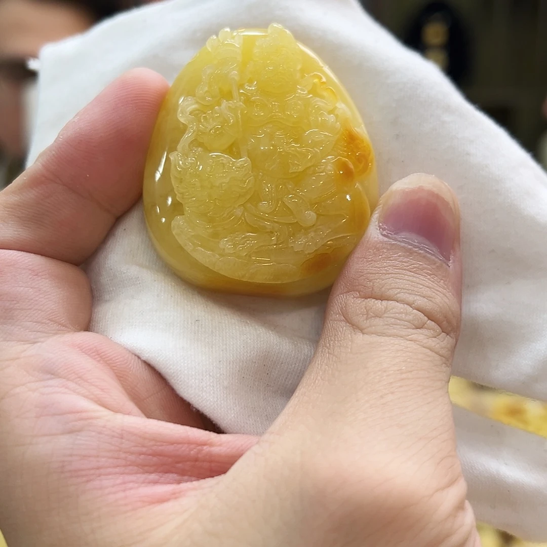 蜜蜡未镶嵌珠宝奇石