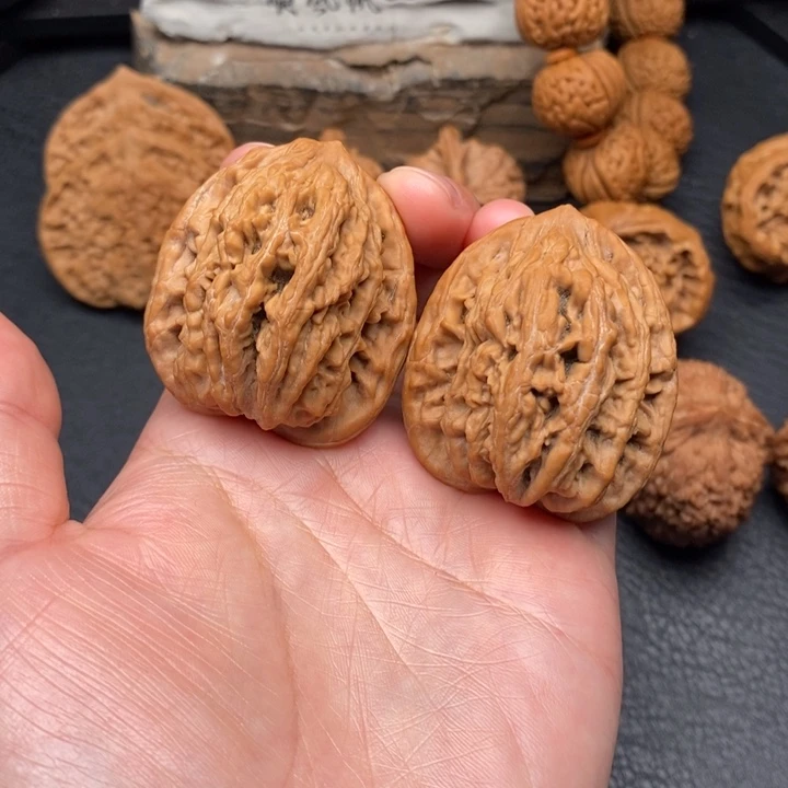 桃核把件谭*谭38麦虎