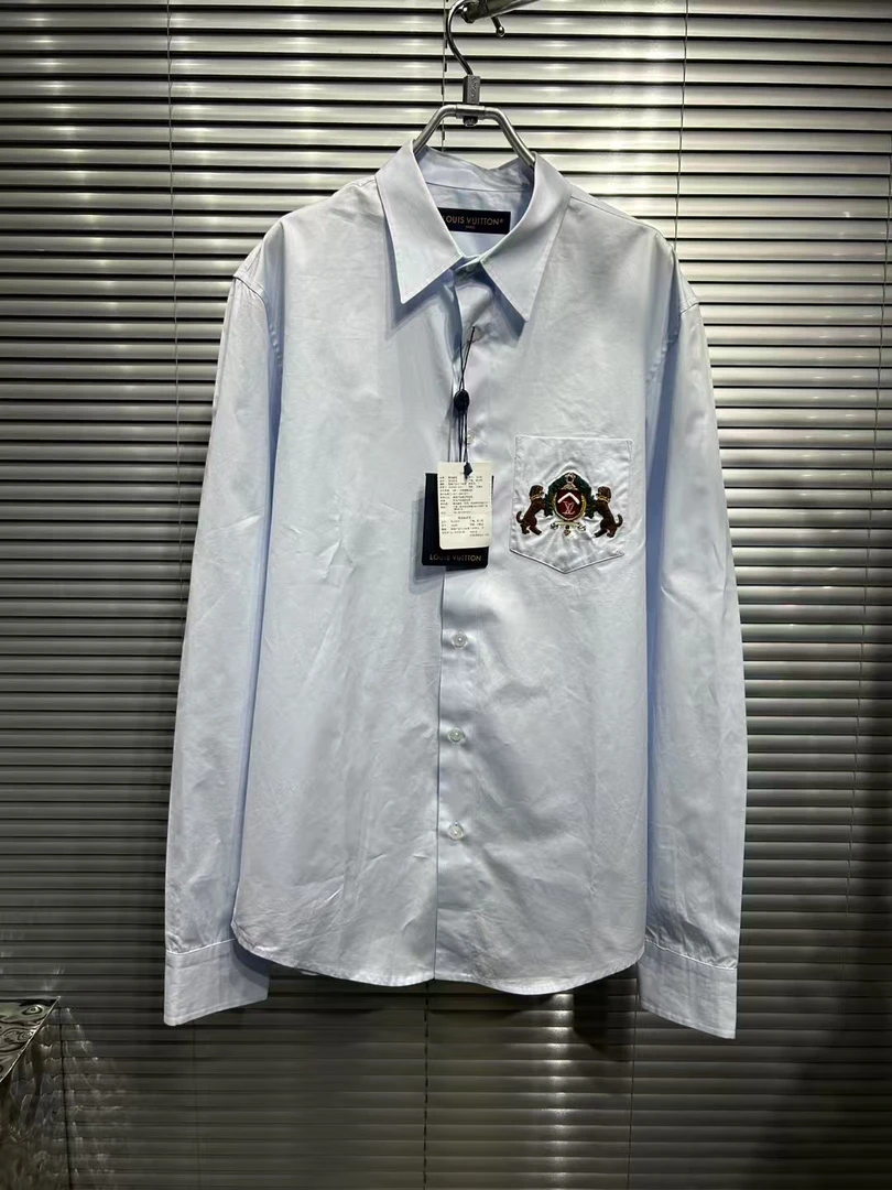 Louis Vuitton lv2025ss胸前小狗盾徽刺绣logo 蓝色衬衫 L码/全新