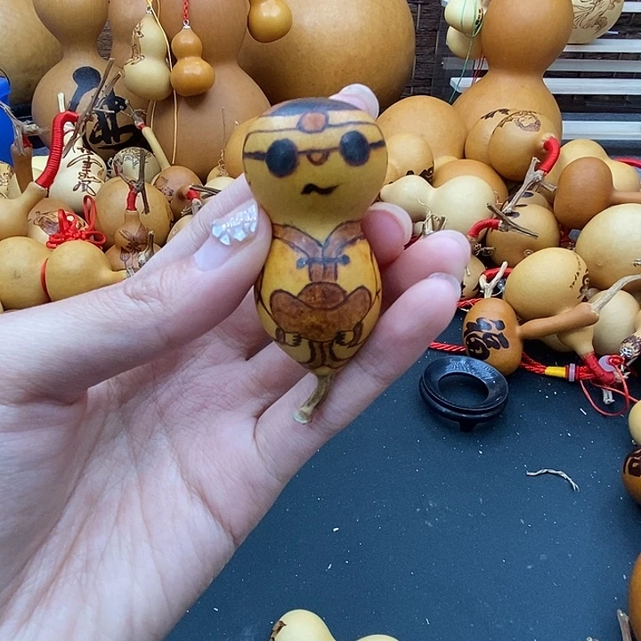 在***后香榧木葫芦工艺品
