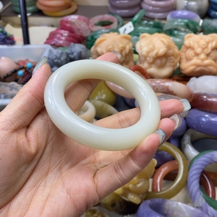 未镶嵌手镯石英质玉