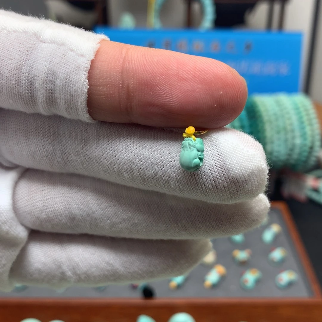 绿松石未镶嵌挂件