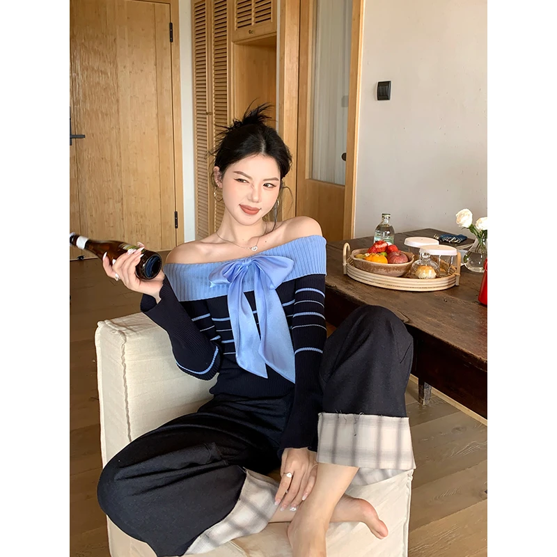 【少女航海家】甜辣多多2025春款一字肩蝴蝶结拼色条纹上衣毛针织衫
