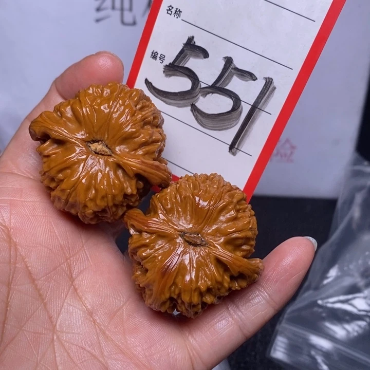 文玩核桃把件551，42白狮子返油