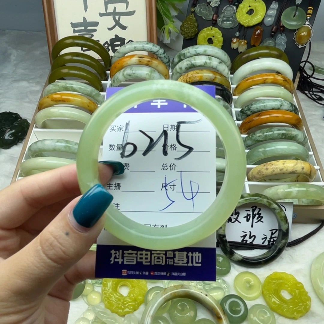 陆***满未镶嵌蛇纹石玉手镯