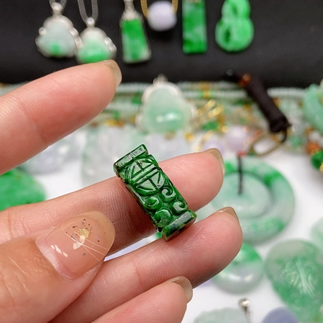 靖***靖翡翠未镶嵌吊坠(不含链)