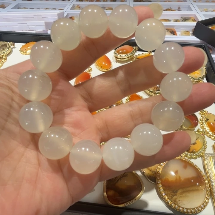 石英质玉（黄龙玉）未镶嵌颈饰
