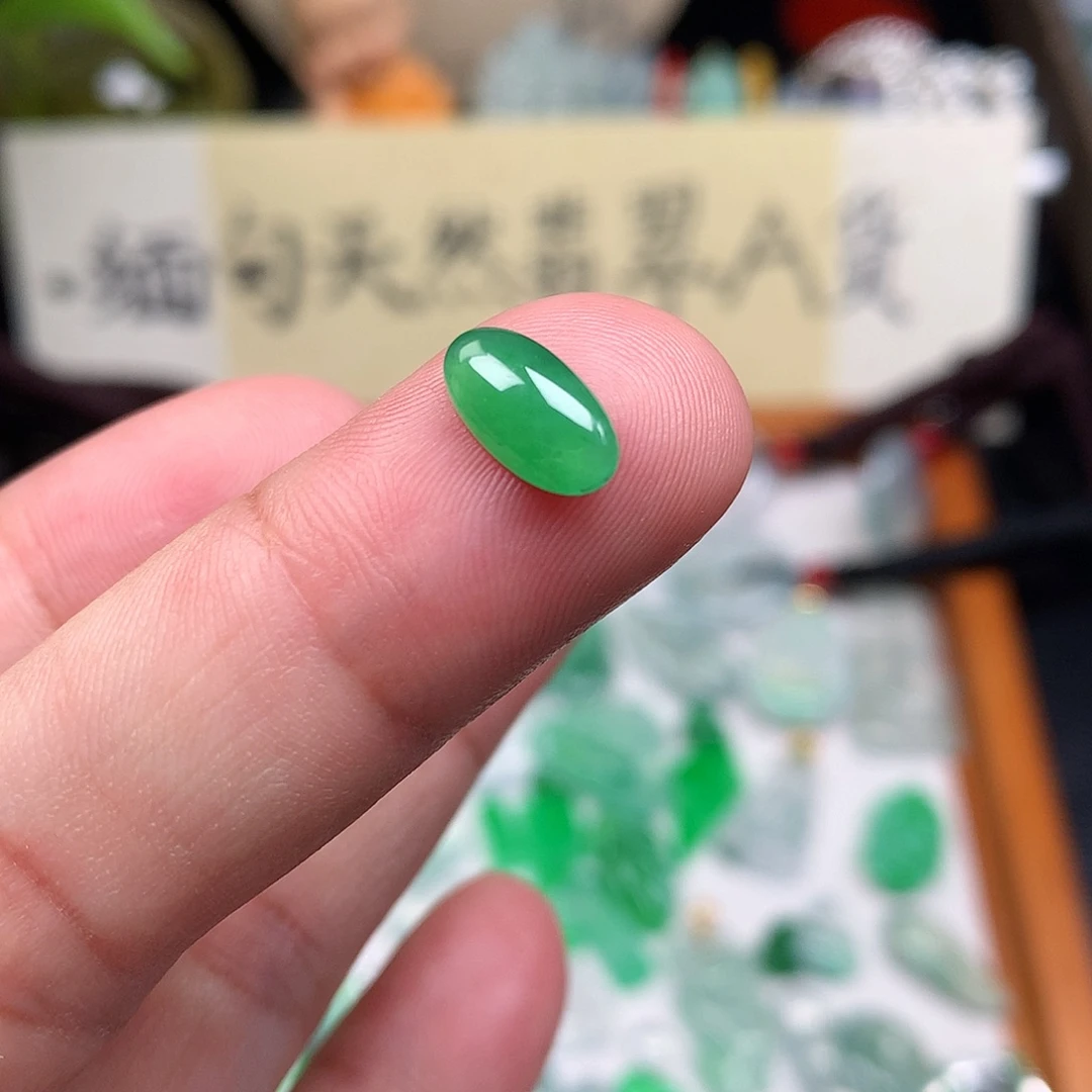 翡翠裸石缅甸天然A货翡翠阳绿蛋面