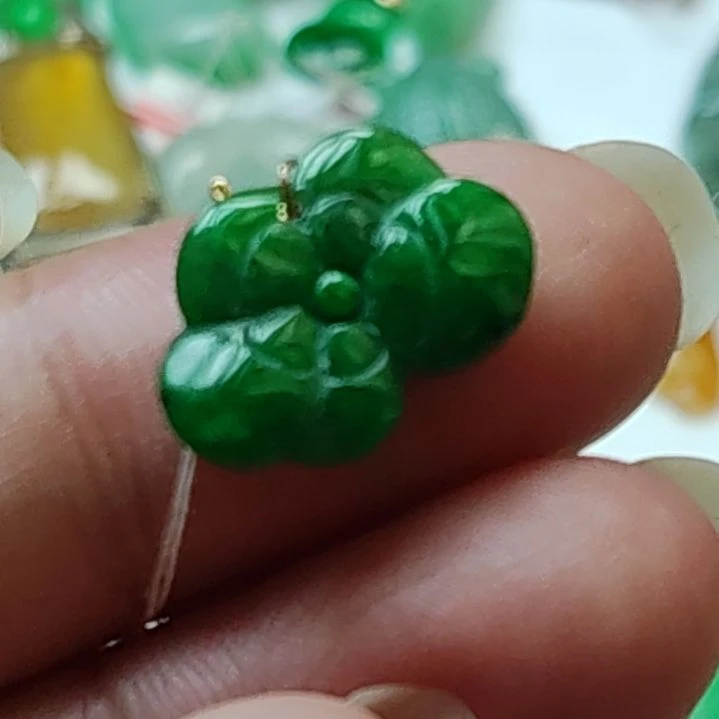 翡翠未镶嵌颈饰缅2