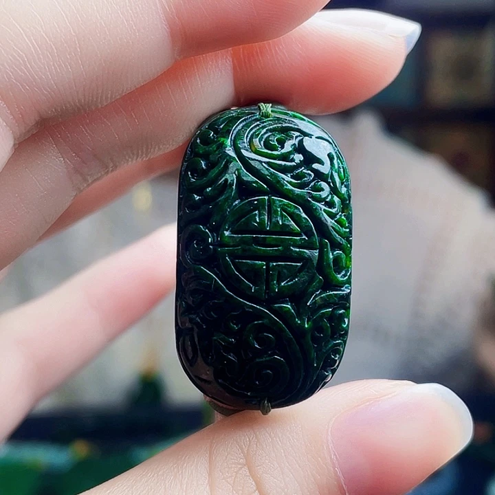 翡翠未镶嵌颈饰多样性
