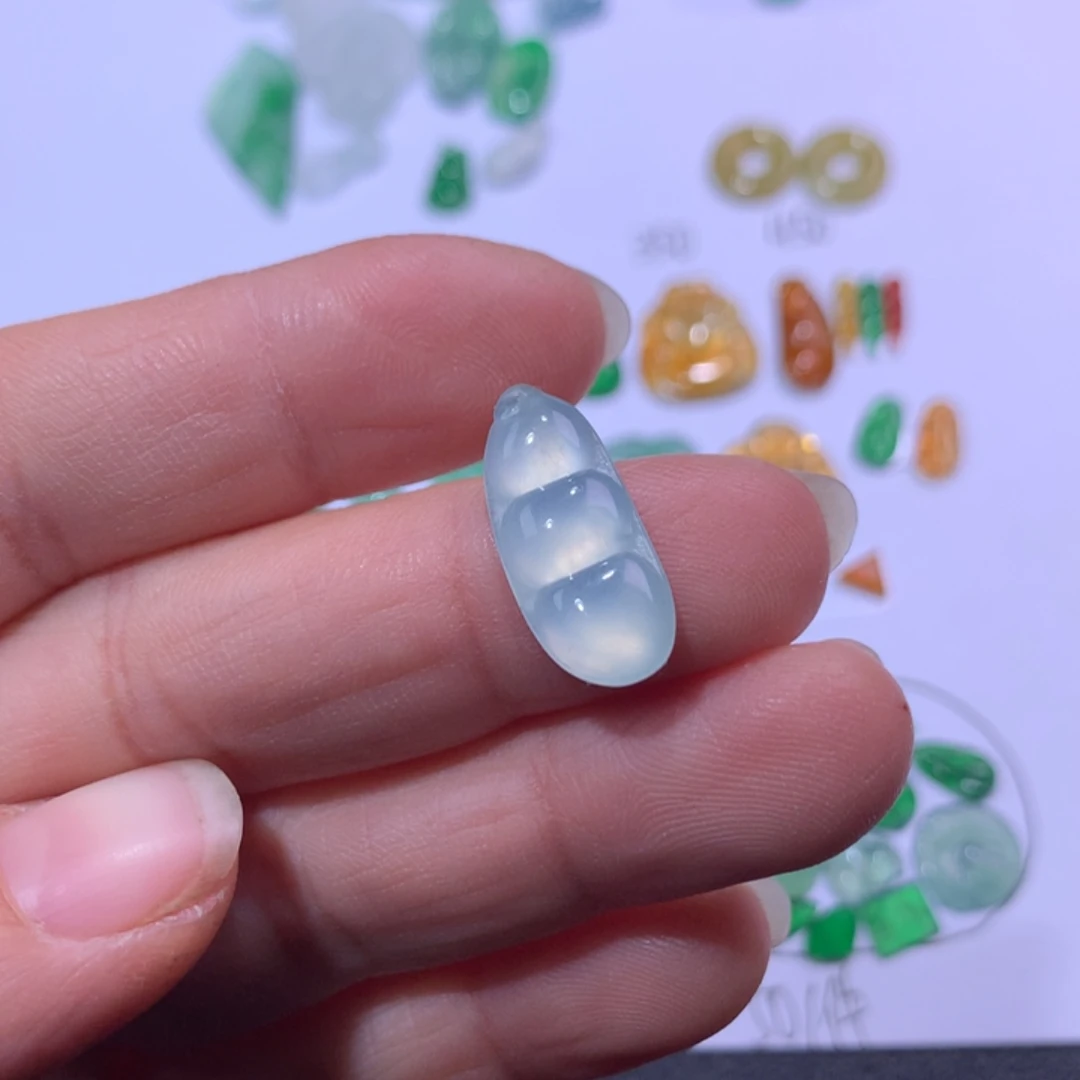 翡翠未镶嵌吊坠(不含链)豆