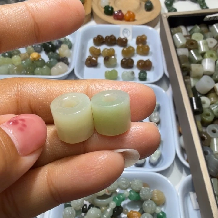 牛***咪和田玉未镶嵌珠宝奇石