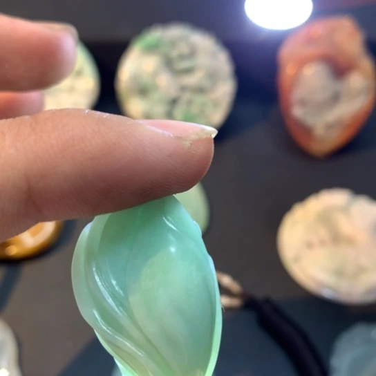 翡翠未镶嵌项链翡翠玉兰花