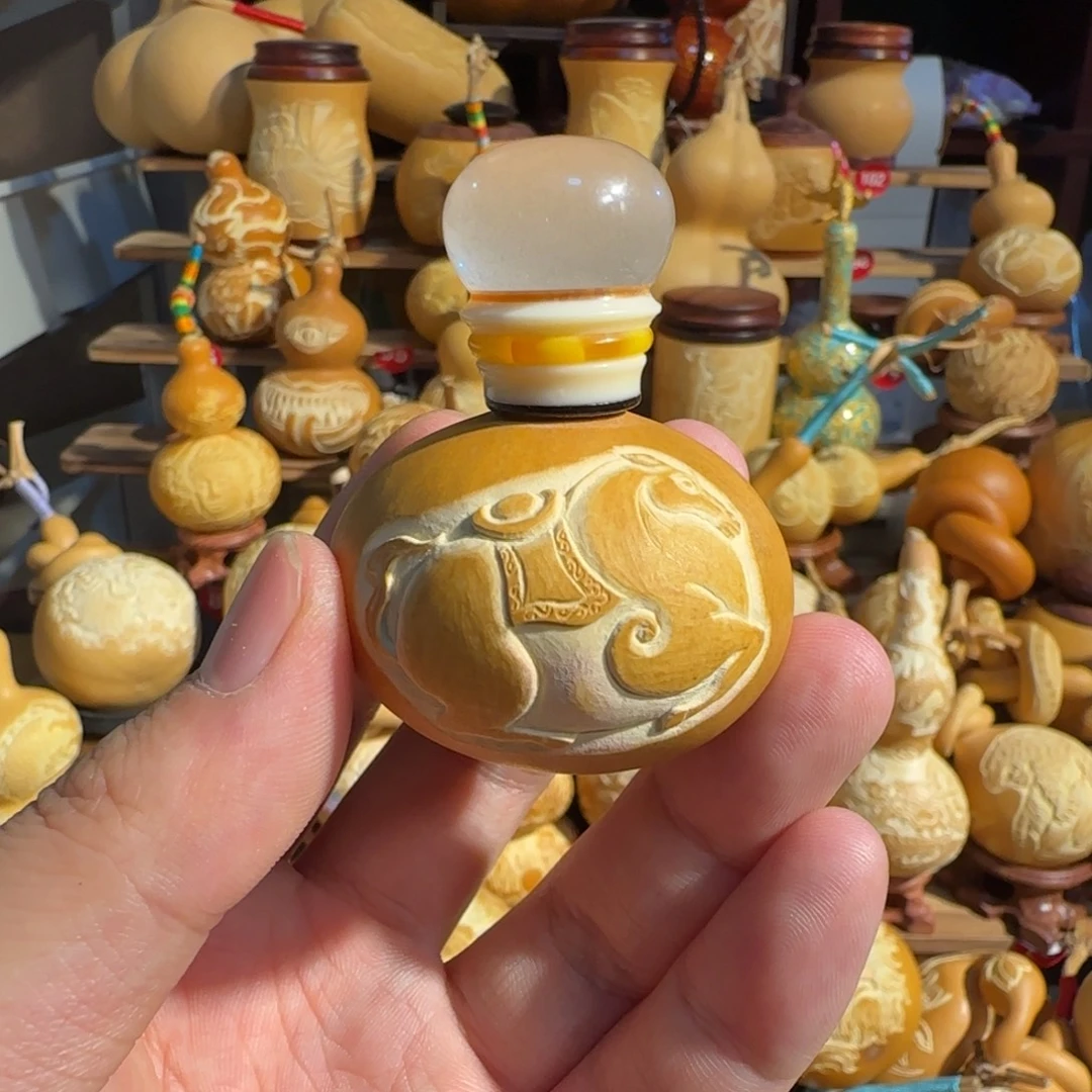 有机玻璃唐马雕刻马上有钱山石