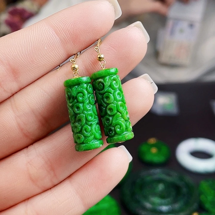 翡翠18K金镶嵌颈饰多样性