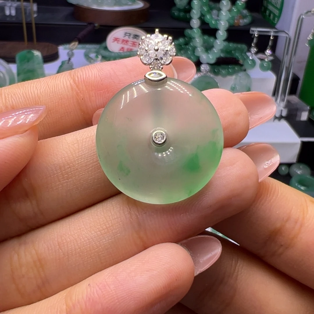 石英质玉（非洲翠）未镶嵌颈饰