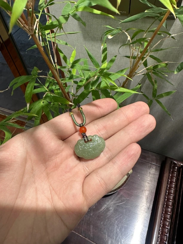 和田玉小如意吊坠（可当手机吊坠）
