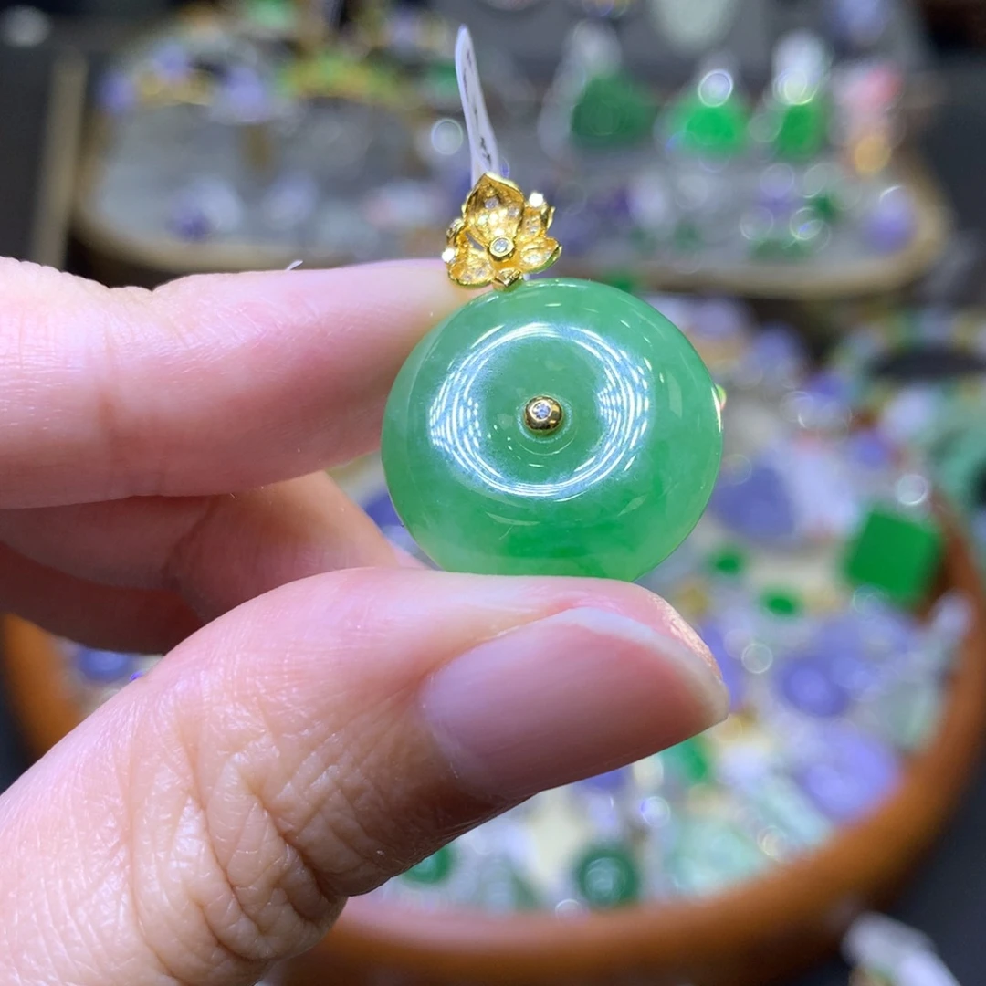 翡翠18K金镶嵌颈饰