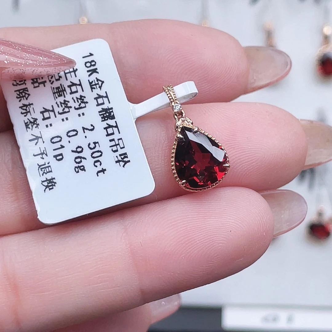 18K金镶嵌石榴石吊坠(不含链)