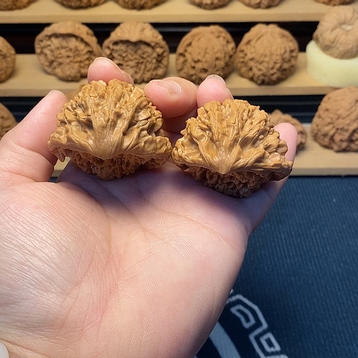 龙***叔核桃文玩核桃手把件