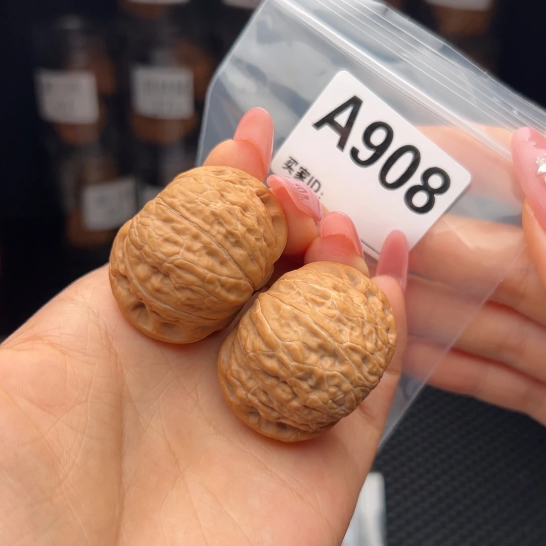 向***前文玩核桃吊坠铁锤