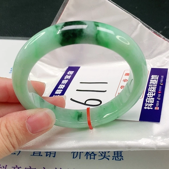 翡翠手镯未镶嵌翡翠