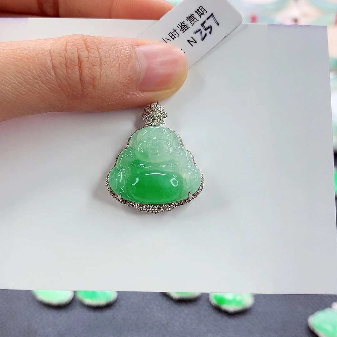 颈饰18K金镶嵌翡翠N**i