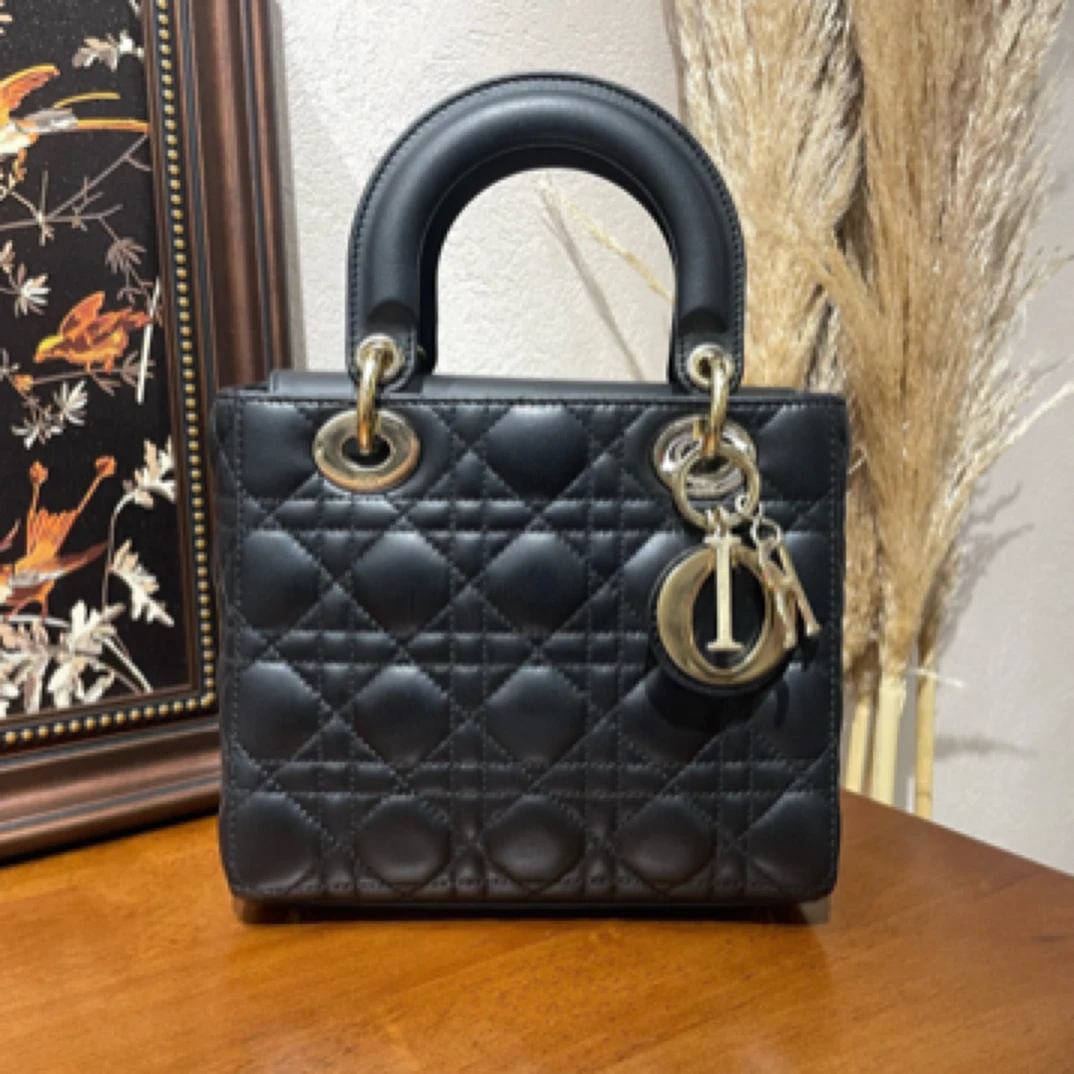 99新 DIOR/迪奥 黑金羊四格戴妃 小香风时尚百搭女士精致时髦