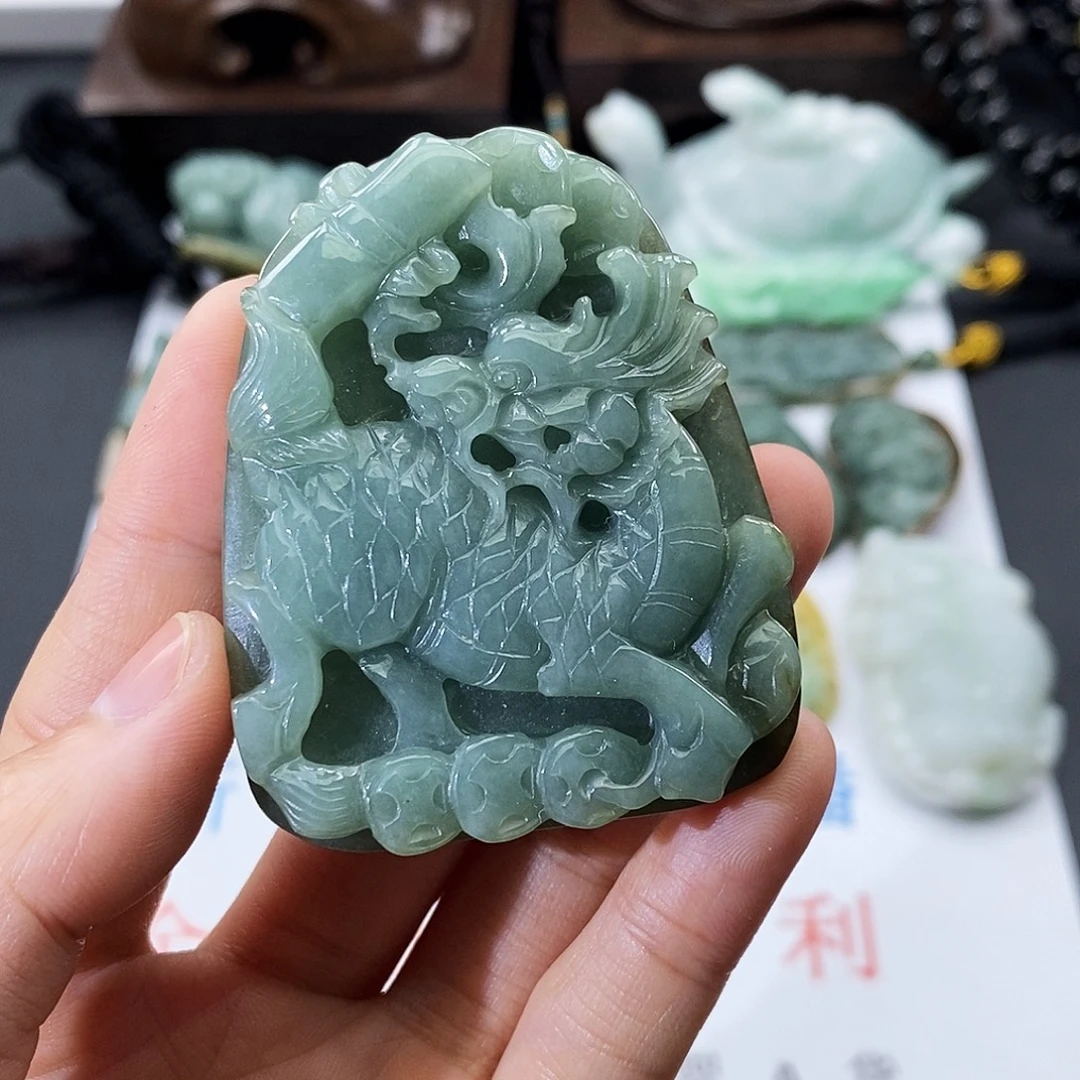 翡翠未镶嵌颈饰缅甸翡翠a货  麒麟牌