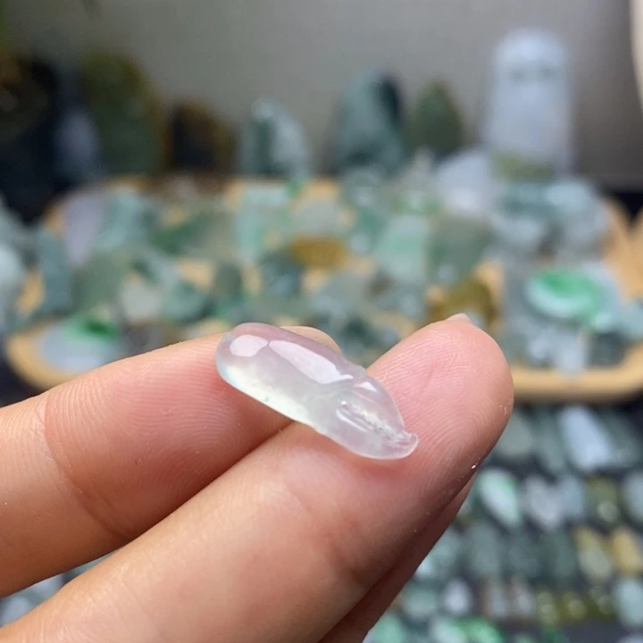 翡翠未镶嵌颈饰蟹钳