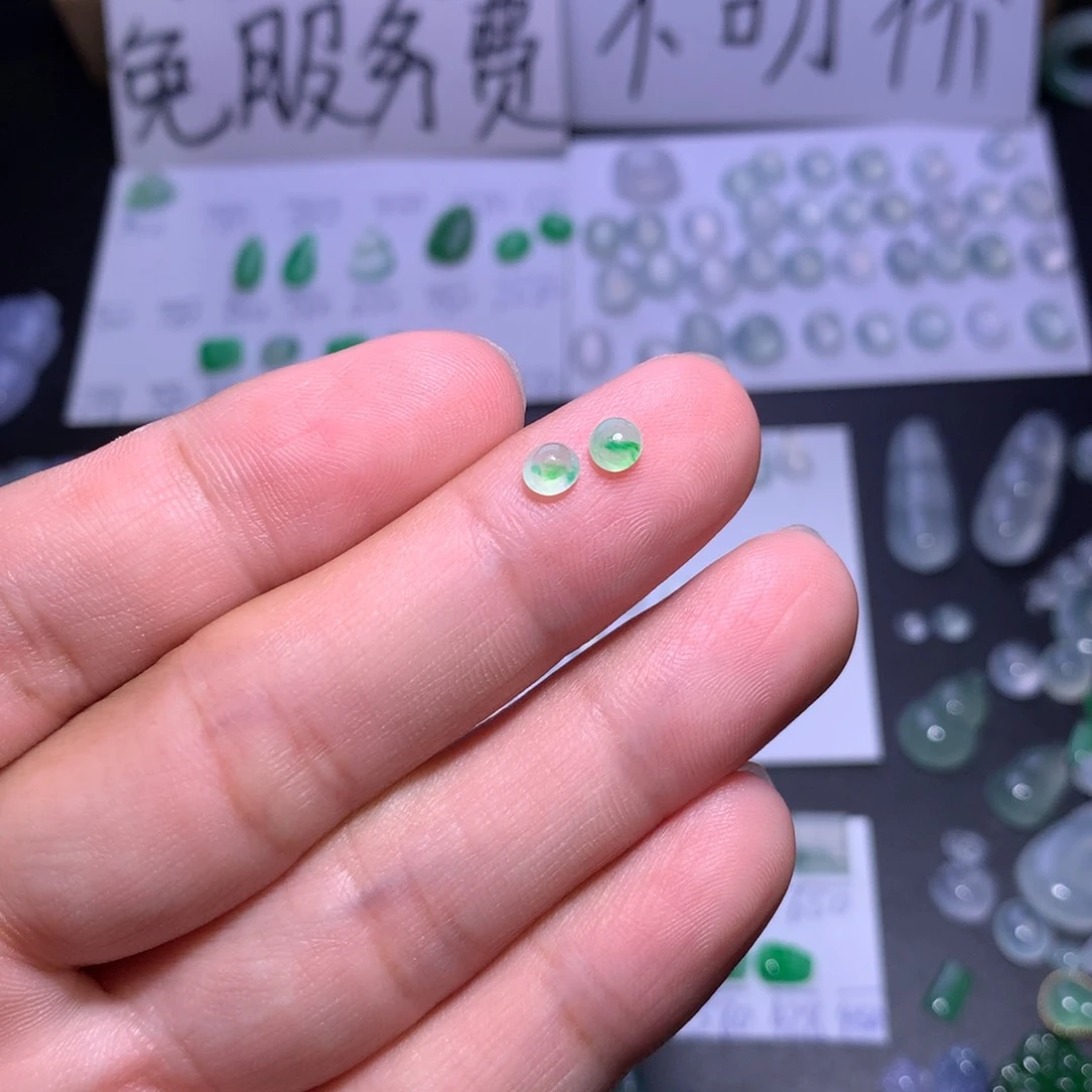翡翠未镶嵌颈饰绿蛋
