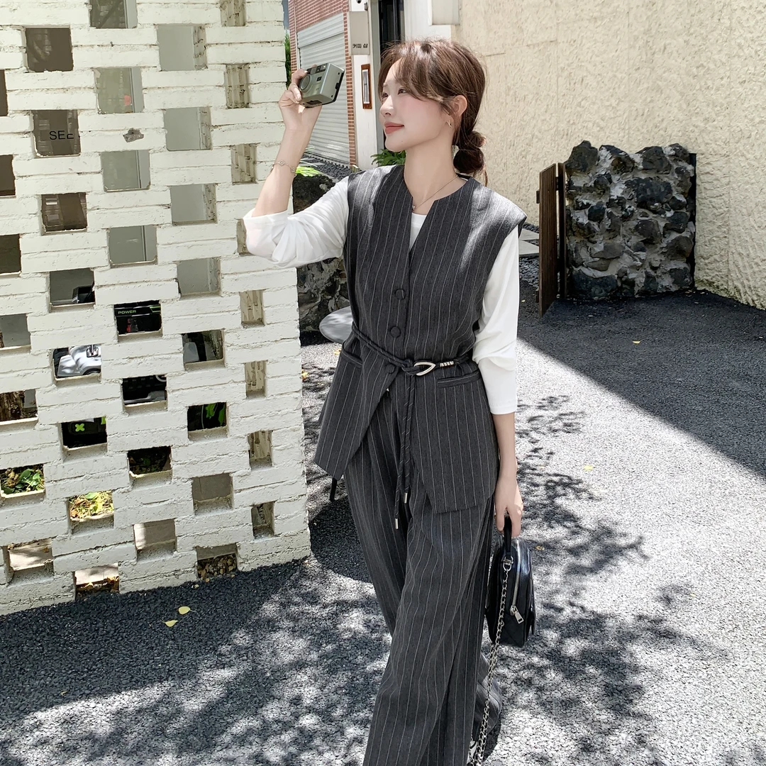 气质一整套ootd穿搭女新款条纹西装马甲阔腿裤白色打底衫三件套