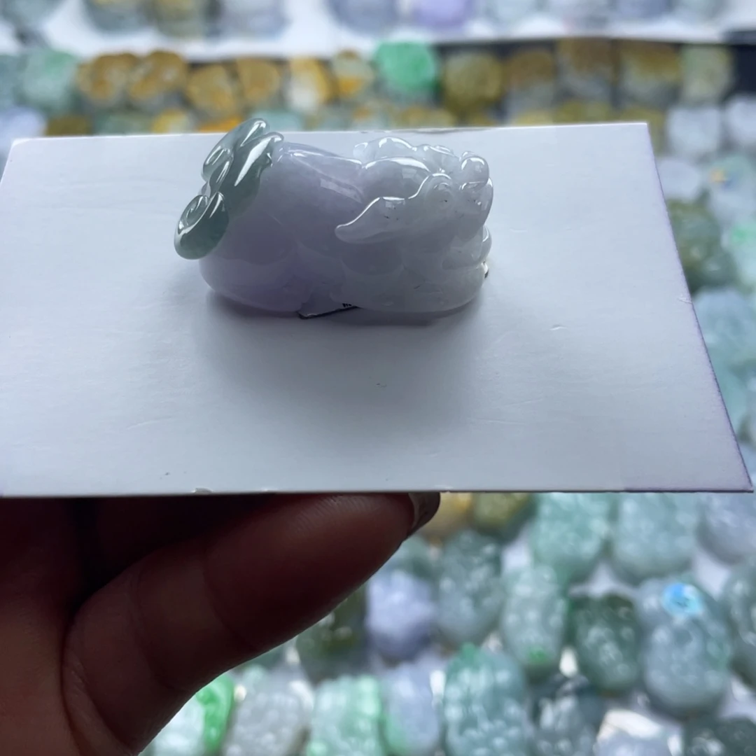 翡翠未镶嵌颈饰貔貅