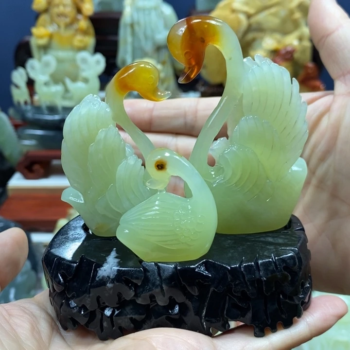 未镶嵌蛇纹石玉珠宝奇石荔**?