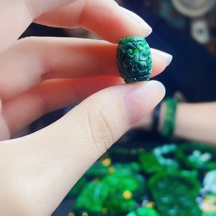 颈饰未镶嵌翡翠多样性