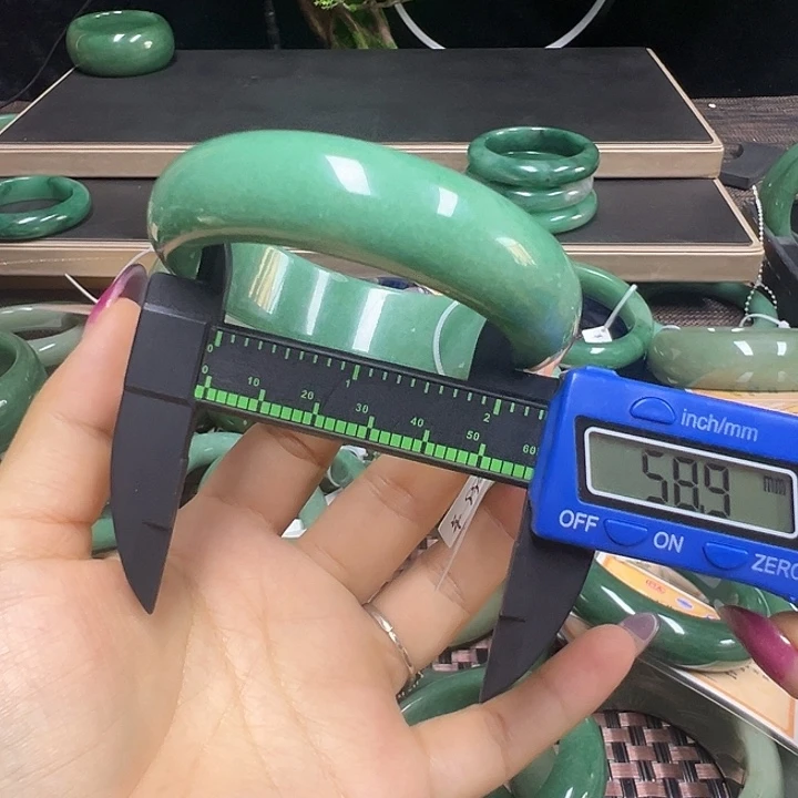 未镶嵌手镯石英质玉