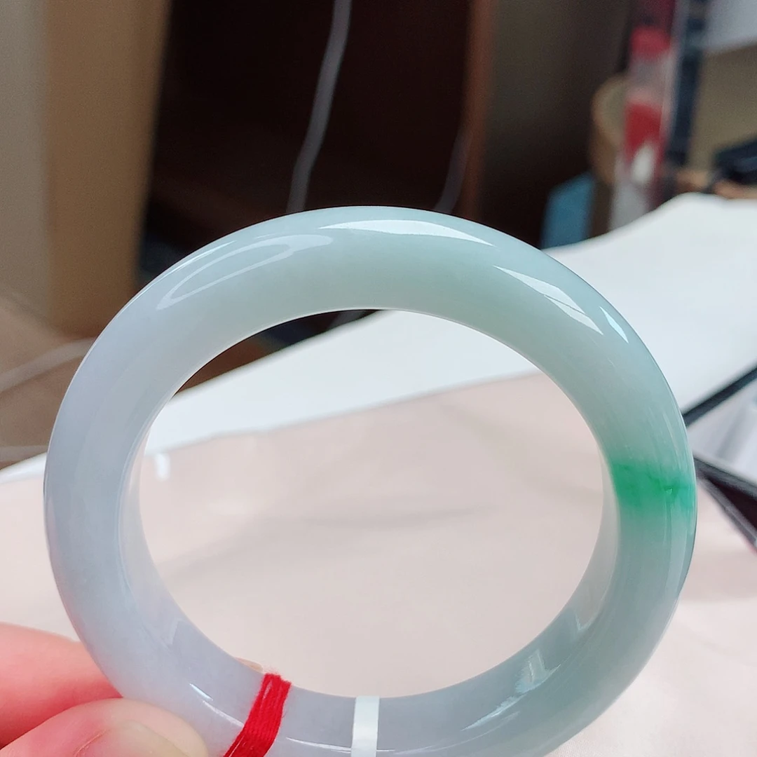 翡翠手镯未镶嵌天然翡翠A货