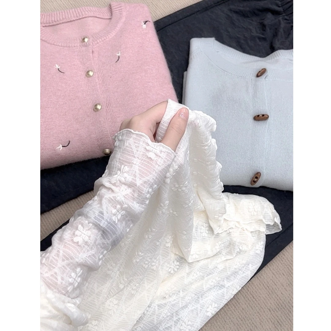 【希希】 春季女装半高领蕾丝桂花针织打底衫 LILI-059