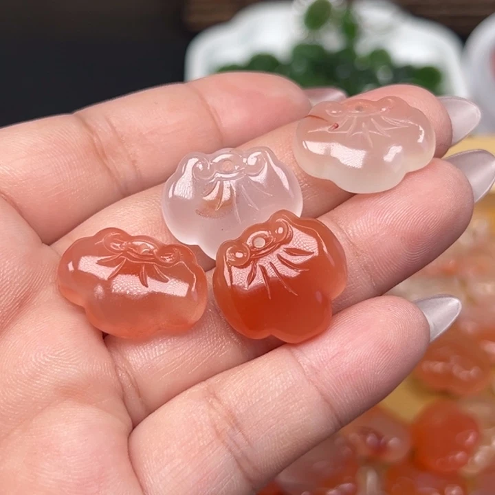 梦***儿吊坠(不含链)未镶嵌南红玛瑙多样性