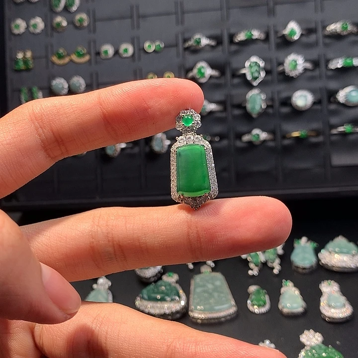 翡翠未镶嵌吊坠(不含链)